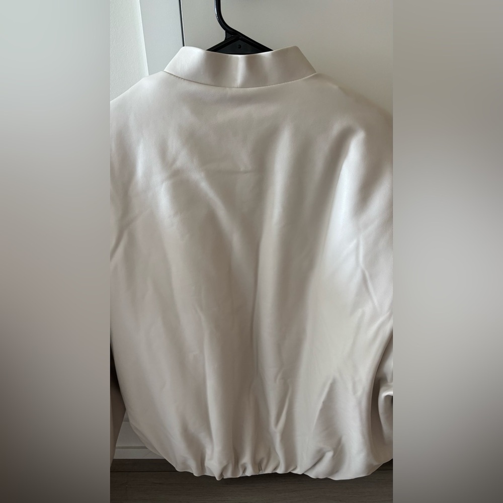 ALO Yoga Faux Leather Off-White Premier Bomber Jacket S *LNWOT* - Picture 10 of 11